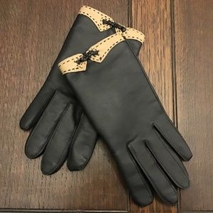 Black Ladies Gloves Never Worn Fits Sizes 6-7.5